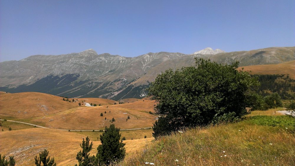 Percorsi di Gusto AQ – veduta del   gruppo montuoso del Gran Sasso