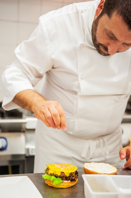 Chef Cravero nel laboratorio di Viterbo