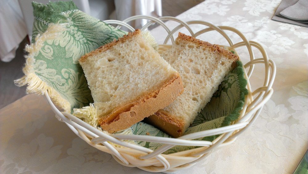 Ristorante degli Olmi - Villetta Barrea AQ – il pane prodotto in cucina
