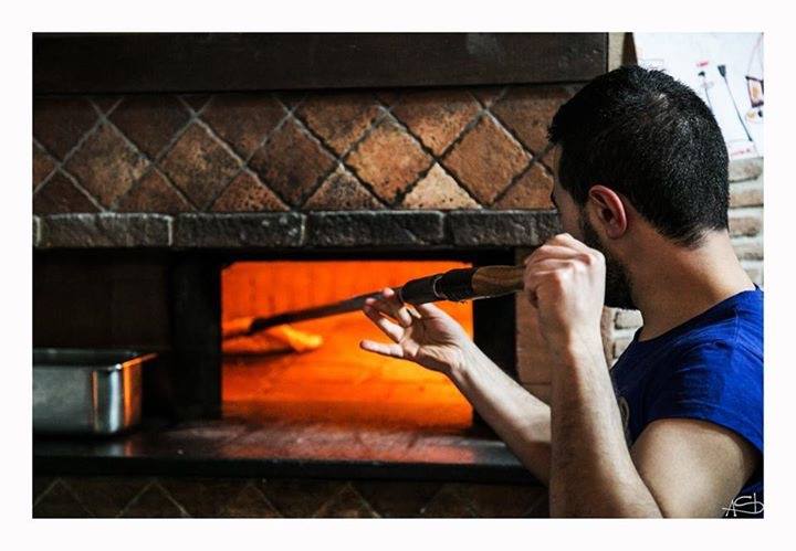 Giovanni al lavoro al forno