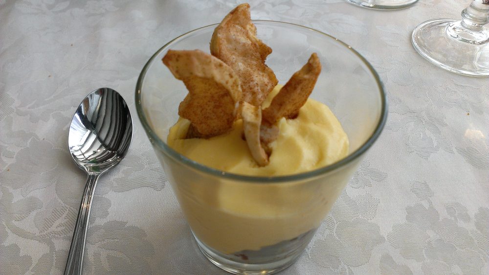 Ristorante degli Olmi - Villetta Barrea AQ – mousse di mango con croccante di nocciola e mela