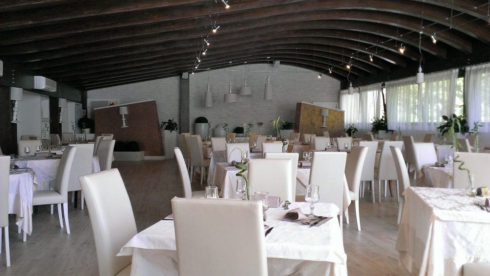 Ristorante degli Olmi - Villetta Barrea AQ – la prima sala con volta in legno
