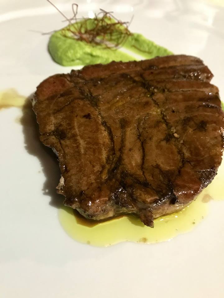 La Tonnarella, bistecca di tonno con crema di zucchine e aceto balsamico