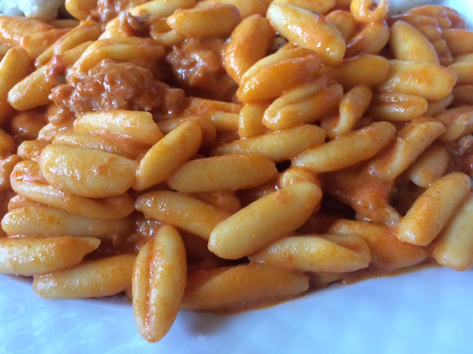 La Diga, gnocchetti con salsiccia e formaggio