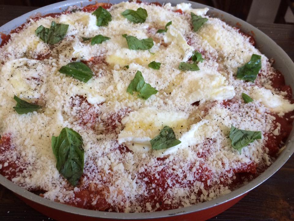 La lasagna di pane carasau pronta per il forno