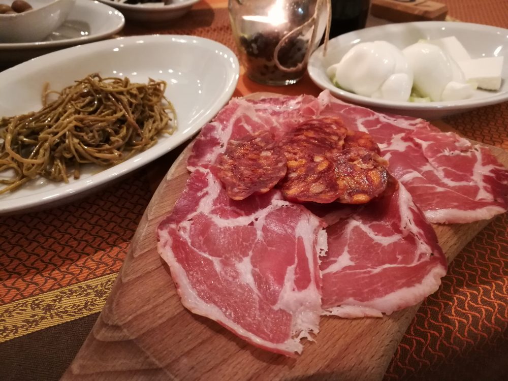  L'antica Locanda- Antipasto - parte prima -Salumi e Latticini, Insalata di Viticci