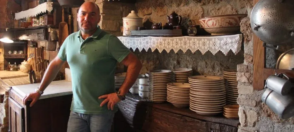 Mauro Carrazza nella sua cucina