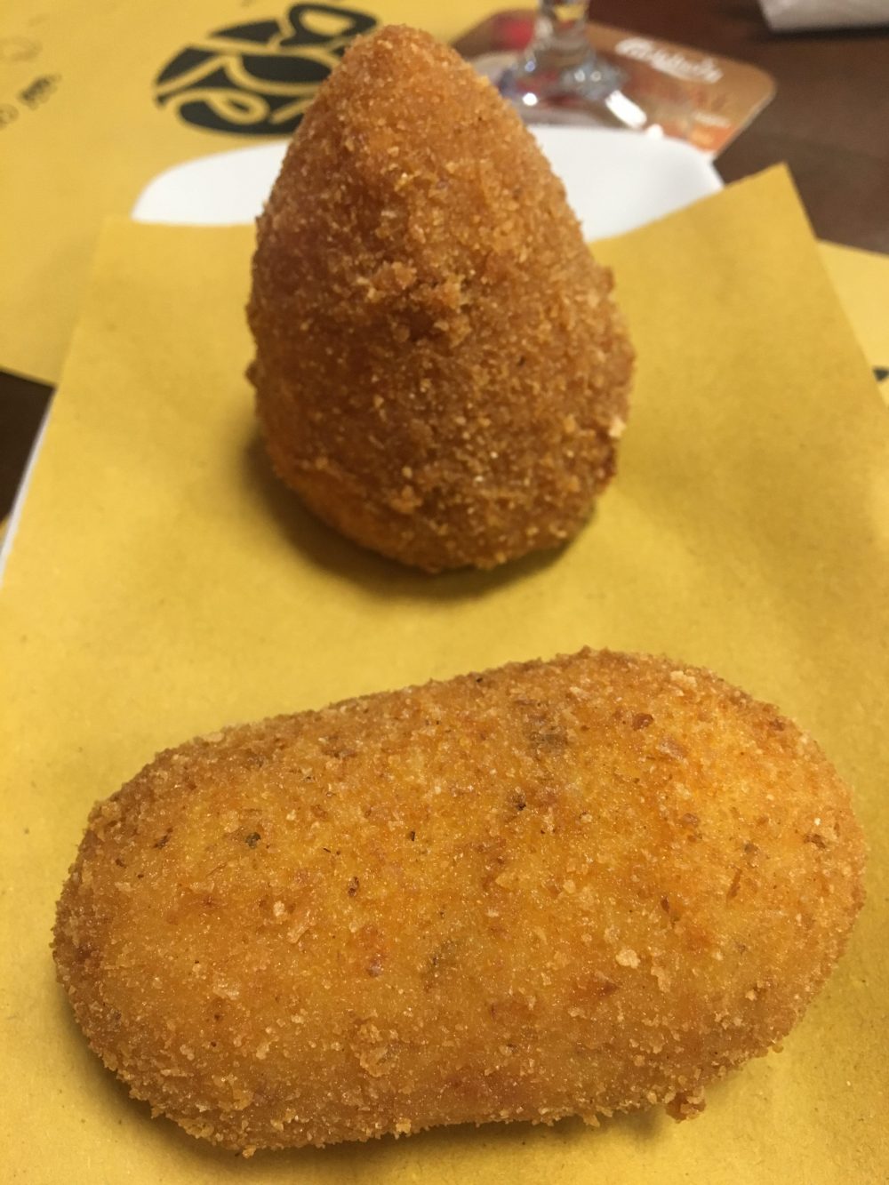 Pizzare' - Arancino al ragu' e supplì cacio e pepe