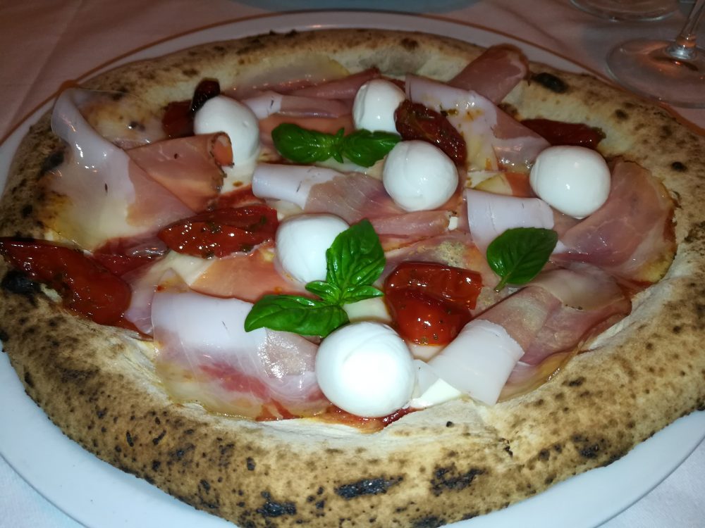 Pizzeria Pomodoro e Basilico - Margherita con filetto lardellato