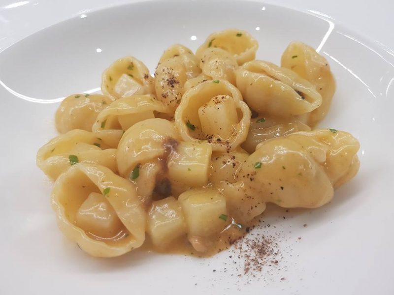 Sea Front Di Martino Pasta Bar, la Devozione diventa take away