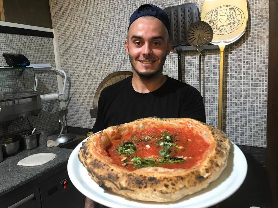Vicè Vincenzo de Leonardis pizza marinara