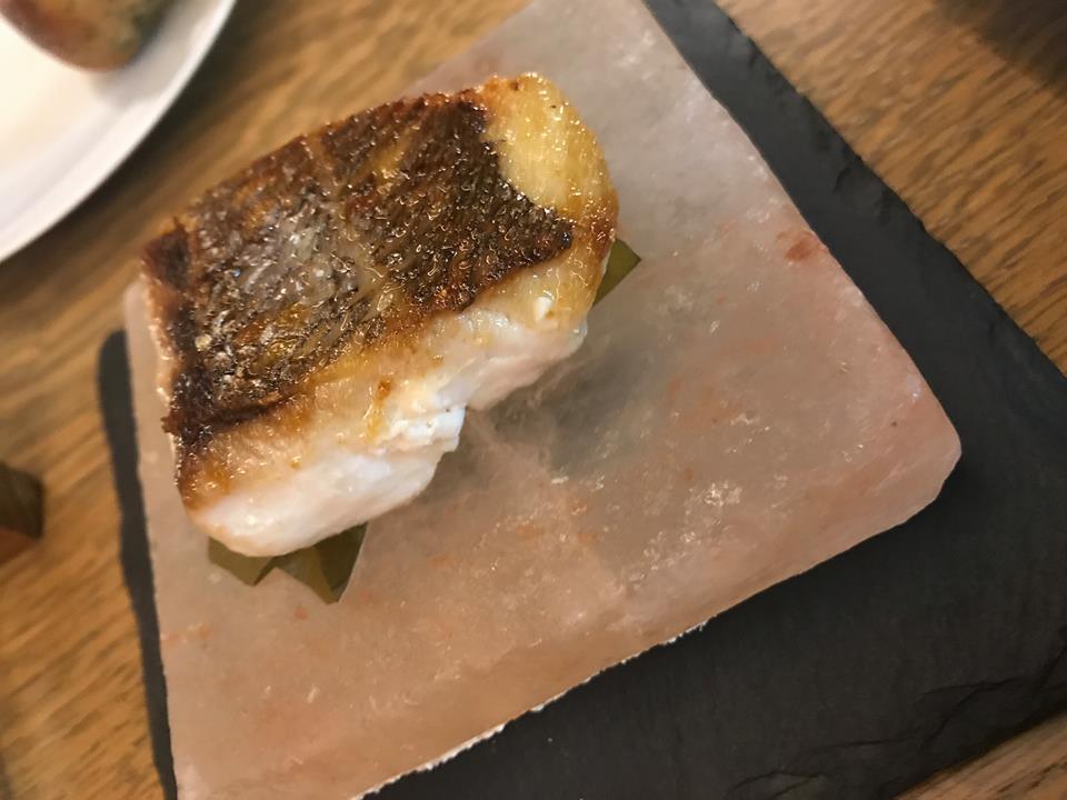 Caracol pescato dal sale alla brace con insalatone di arance e finocchi