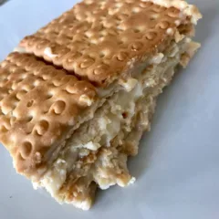 Madia, pizza di gallette