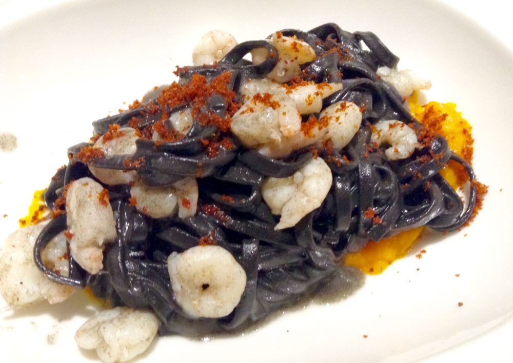 Alessandro Feo, Rumi, Ascea, tagliolini al nero di seppia, gamberi bianchi di Acciaroli e crema di zucca