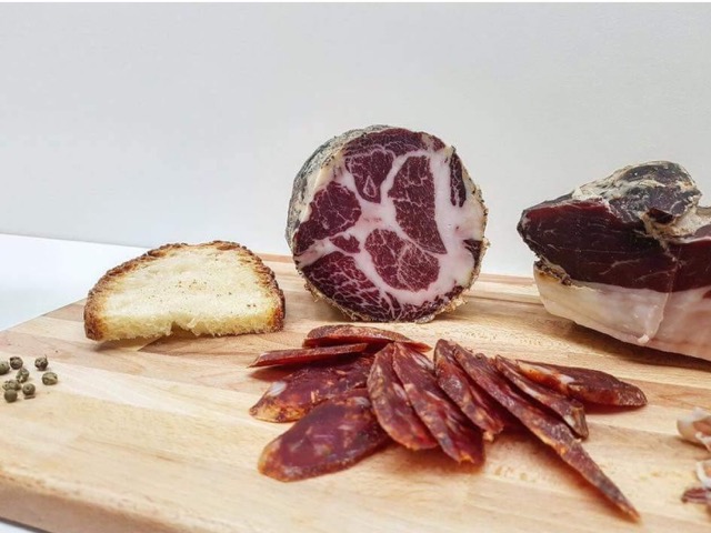 Azienda agricola biologica Agrimar, capocollo, prosciutto e salsiccia