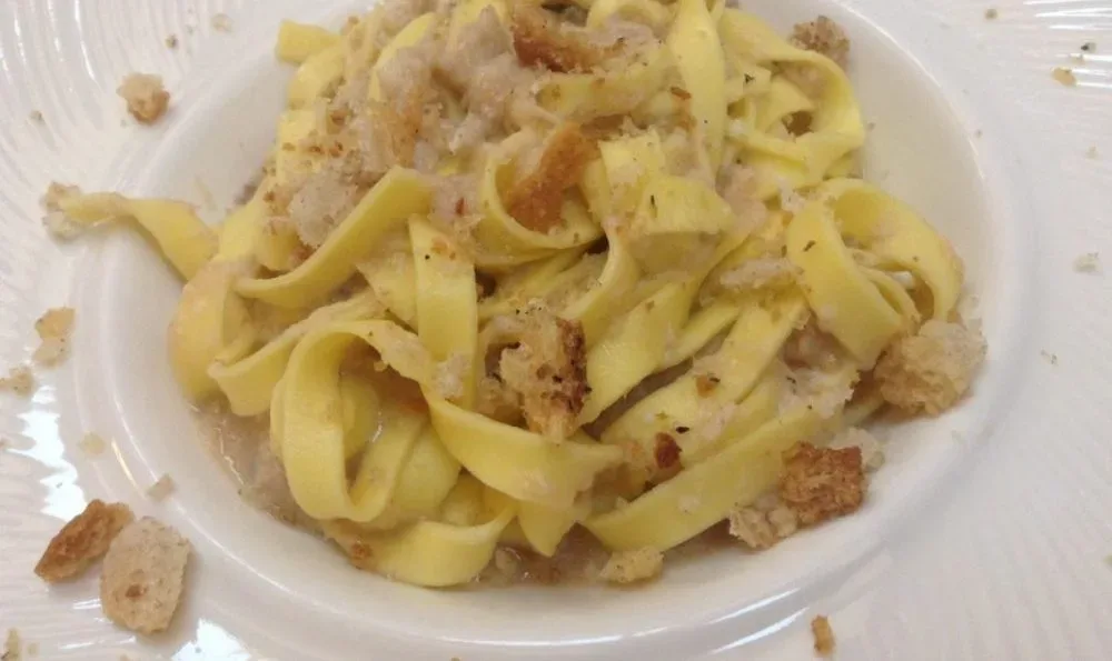 La Piana, Carate, tagliatelle all'uovo, con trota iridea della Valsassina e briciole di pane tostato