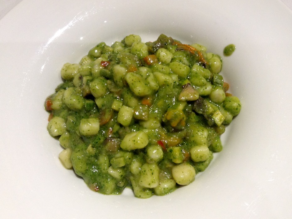 Officina dei sapori, gnocchetti al ragu' di verdure e pesto