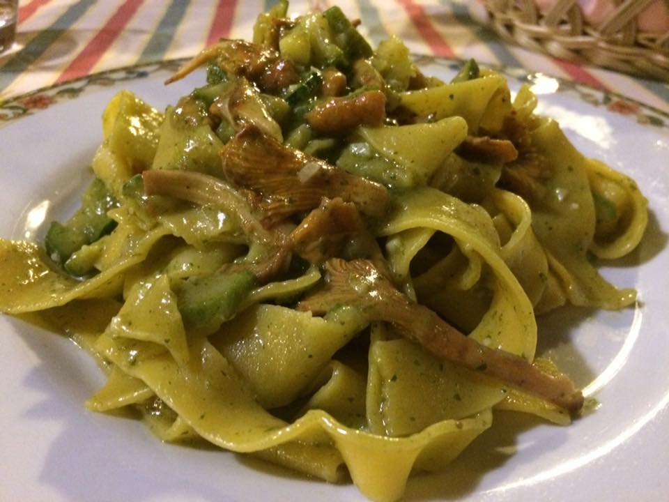 Pietrino e Renata, pappardelle gallinacci e zucchine