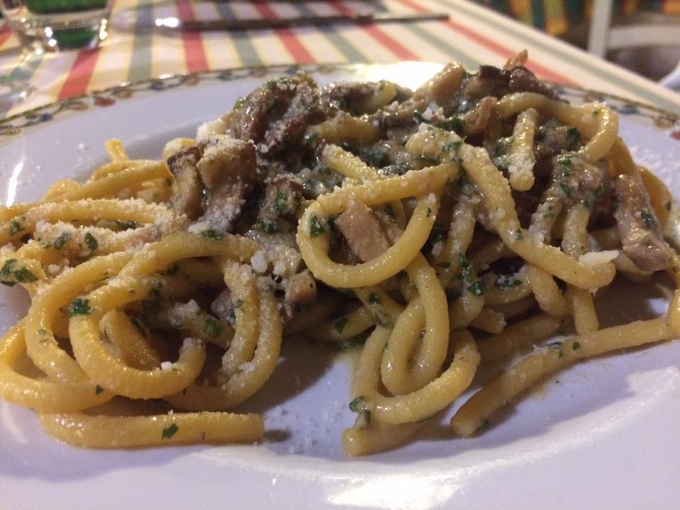 Pietrino e Renata, pici con carbonara di porcini