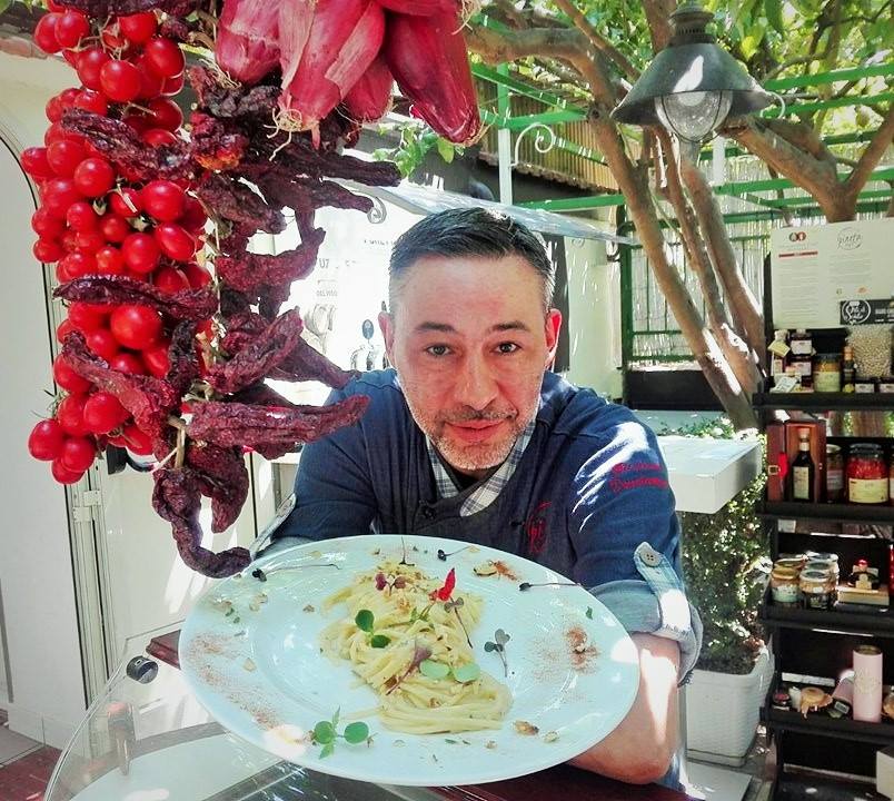 Pineta 1903 - Lo chef Giuliano Donatantonio con il suo piatto, Vermicelloni alla conventuale