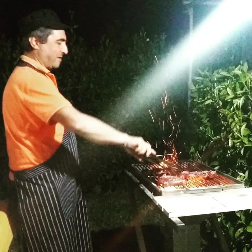 Pizzeria Eden, Settimio arrostisce