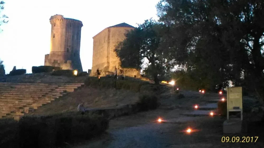 Scavi di Velia Torre normanna e teatro antico