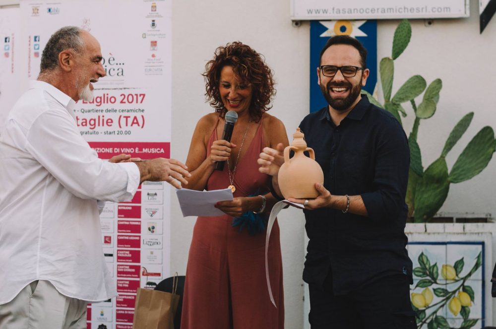 Un momento della premiazione - Credito Fotografico di Roberta Trani per Vino e'…Musica