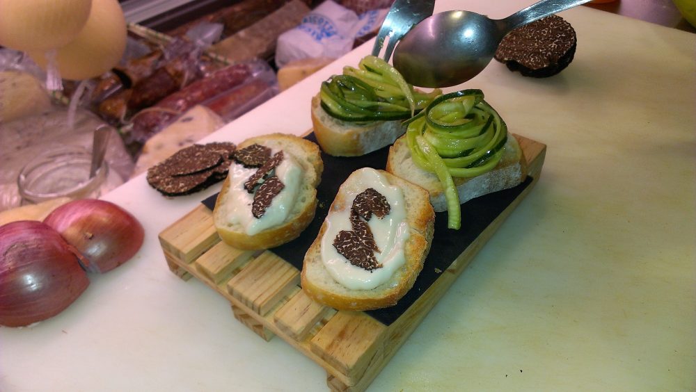 Ebrius – i crostini con gorgonzola, tartufo del Matese e zucchine dell’orto