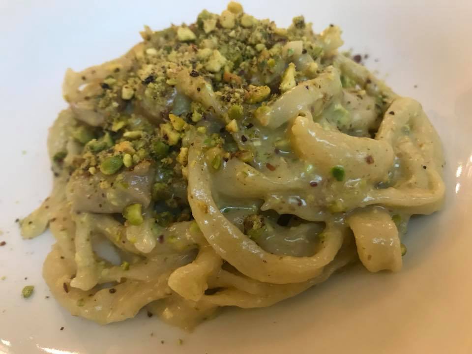 Abbondanza lucana, matasse con pistacchio lucano, funghi porcini e caciocavallo podolico