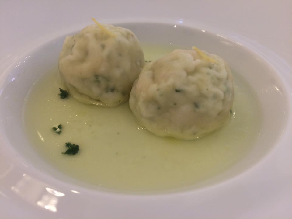 Don Alfonso, nudi di ricotta in consomme' di verbena