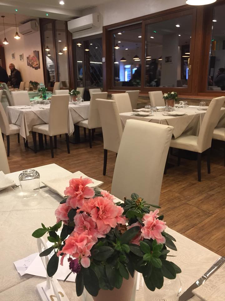 Angelo Pezzella Pizzeria con Cucina, la sala