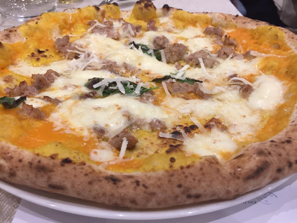 Angelo Pezzella Pizzeria con Cucina, speciale con zucca e salsiccia