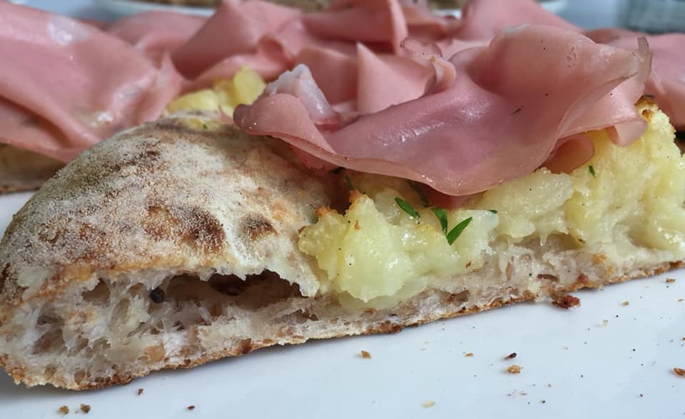 Berbere', la pizza con mortadella, asiago e patate