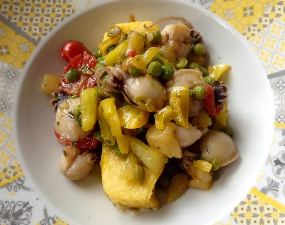 Osteria della Buona Condotta, seppioline in umido con verdure e polenta, validissimo pit stop