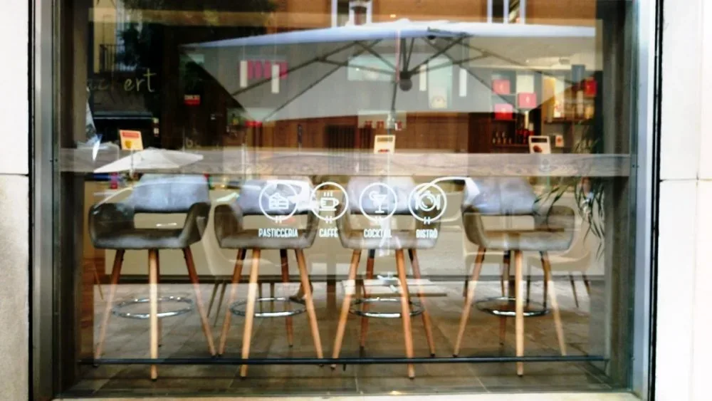 Dall'esterno vetrata - Hackert