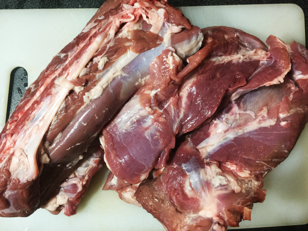 Genovese di cinghiale con cipolle rosse di Tropea, cinghiale