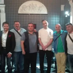 Giuseppe Manilia con i ristoratori della guida slow food