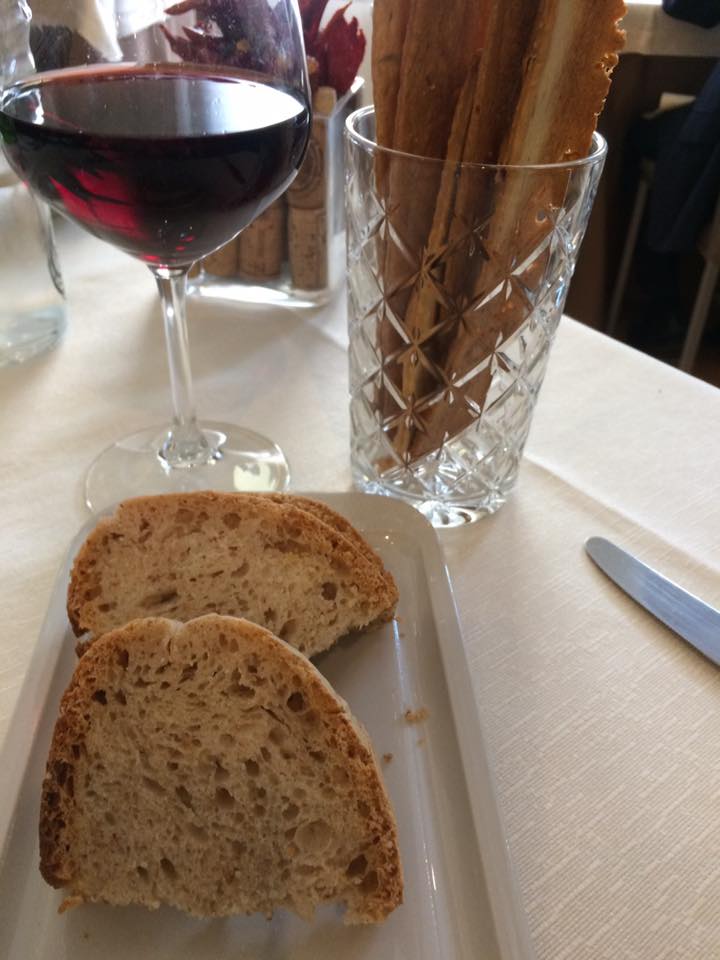 Osteria del Gallo e della Volpe, pane e schiacciata al rosmarino