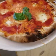 Pizza margherita Capodichino
