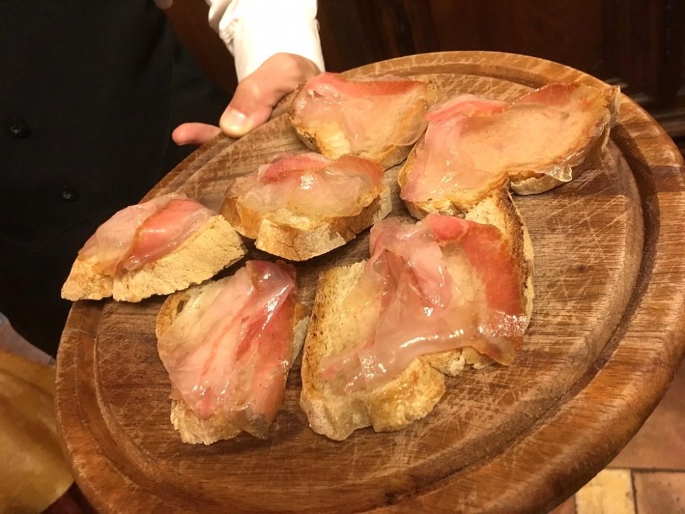 Bruschette con lardo irpino di maiali pesanti