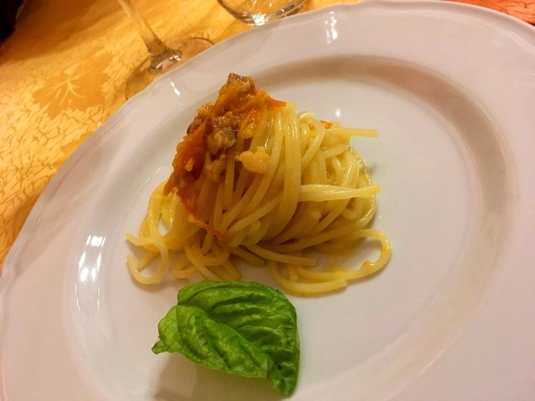 Spaghetti Vicidomini pomodorino giallo Marrazzo del Vesuvio e cotechino