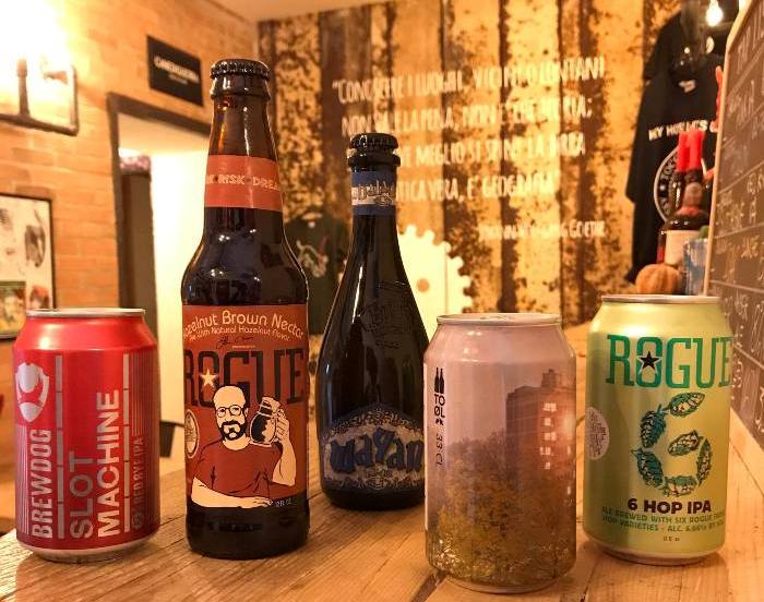 Lilo Libero Locale, le birre degustate. Da sinistra Slot Machine di Brewdog, Hazelnut Brown Nectar di Rogue, Wayan di Baladin, Limon di ToØl e 6 Hop Ipa di Rogue