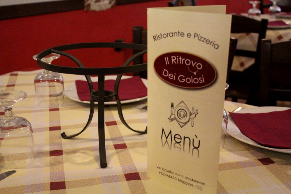 Il Ritrovo dei Golosi – il menu' e il supporto porta pizza