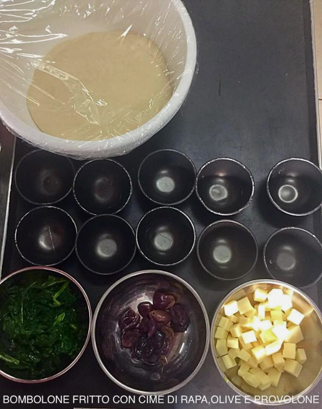 Mice an place per la preparazione del bombolone fritto – friggere in abbondante olio a 170/175°C