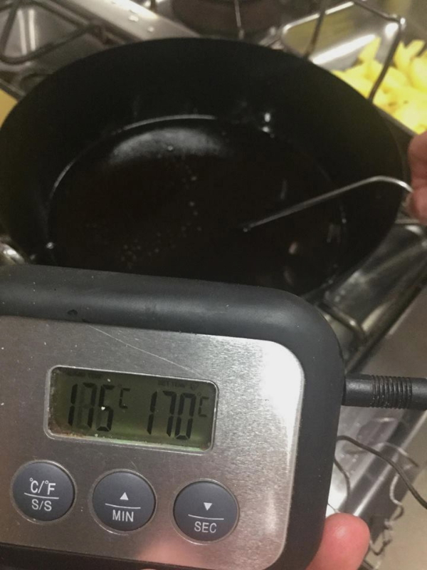 Mice an place per la preparazione del bombolone fritto – friggere in abbondante olio a 170/175°C
