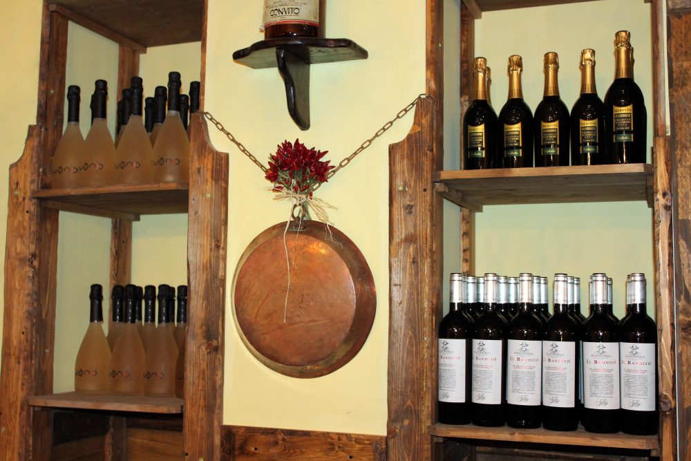 La Baccaliata III – cantina a legno sulla parete