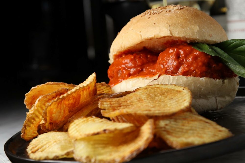 Bradoburger - panino con polpette al ragu'