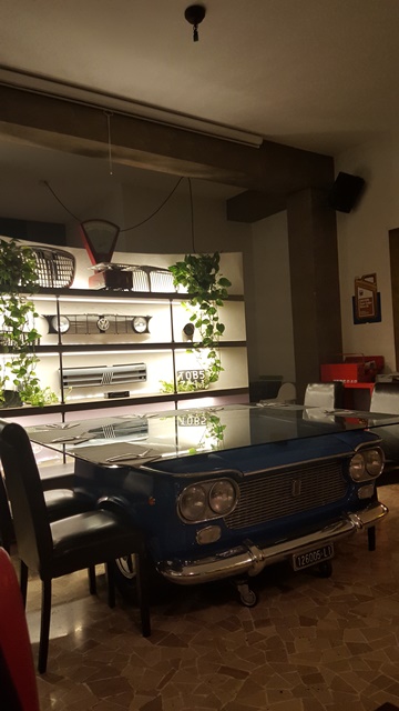 Officina Pizza e Burger - l'interno del locale