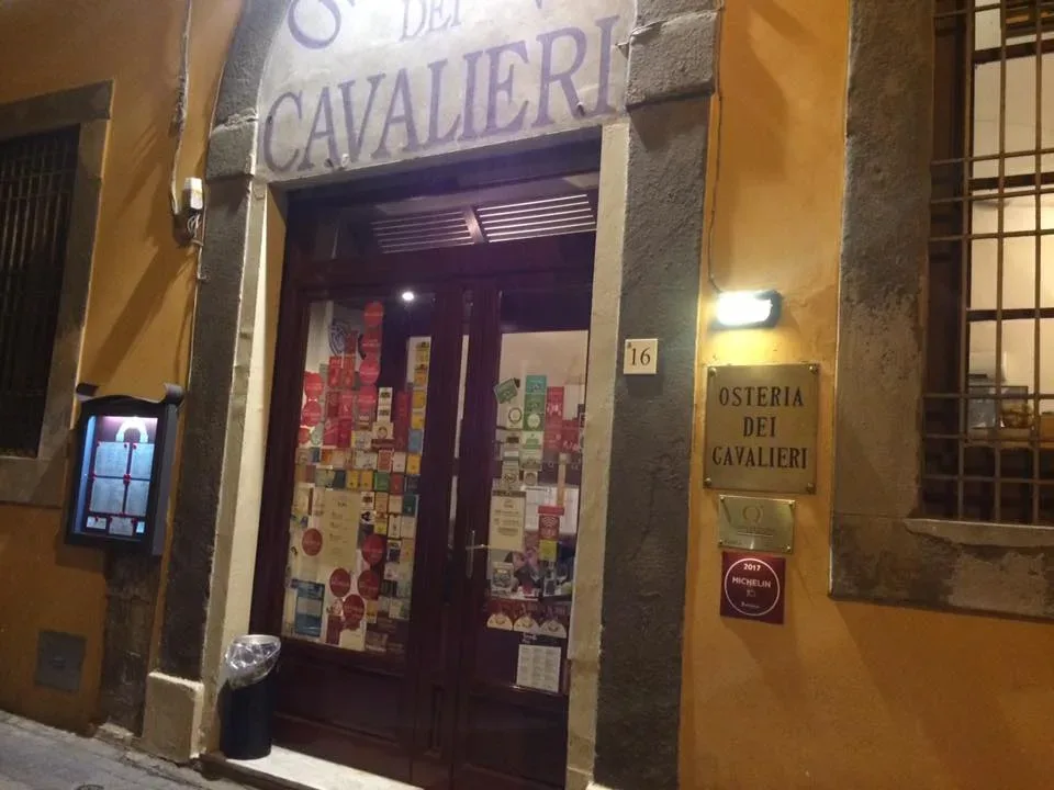 Osteria dei Cavalieri, ingresso