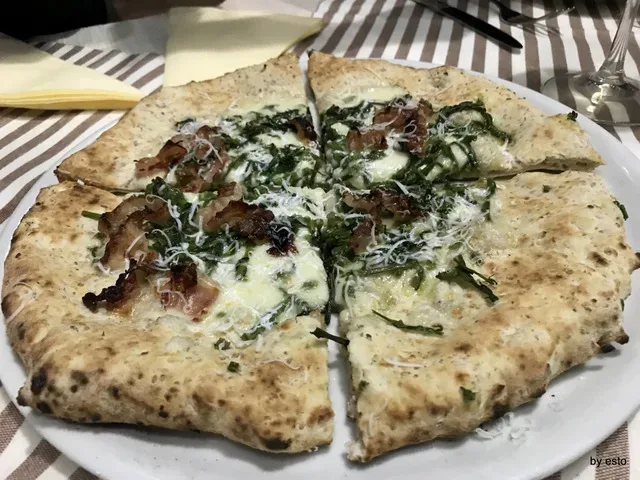PizzaArt pizza con asparagi selvatici